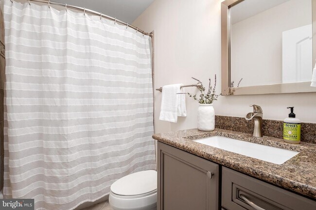 Building Photo - 1576 Bay Head Rd