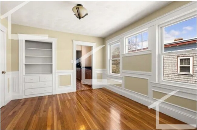 Building Photo - No Brokers Fee, In-Unit Washer and Dryer, ...