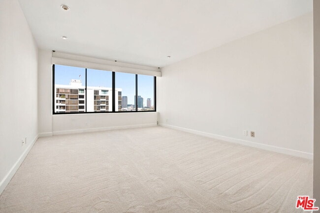 Building Photo - 10724 Wilshire Blvd