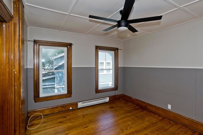 Building Photo - 33 Noble St