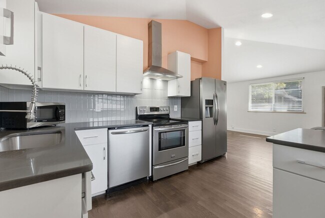 Building Photo - 1147 Cahal Ave