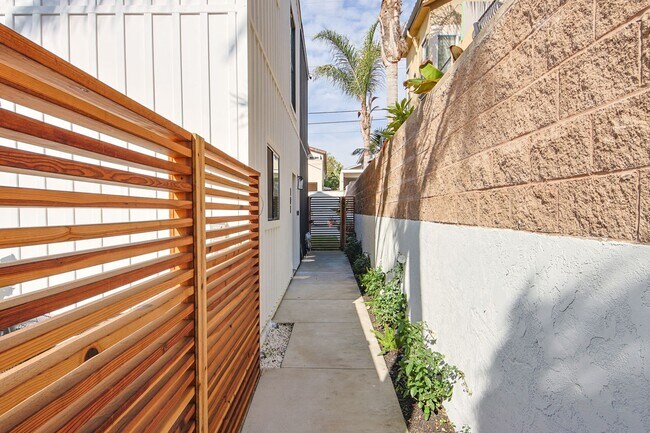 Building Photo - Luxury Living with Massive Private Yard in Downtown Burbank!
