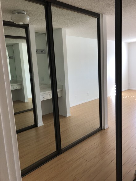 Building Photo - 1233 Amherst Ave