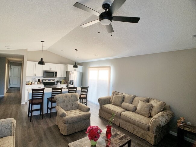 Building Photo - ADORABLE SINGLE FAMILY HOME! BUILT IN 2018!