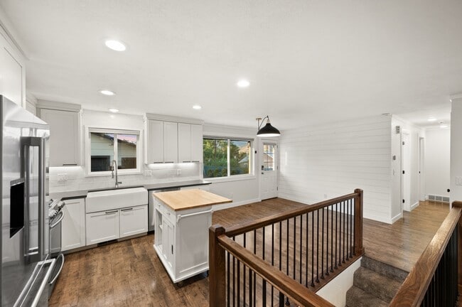 Building Photo - 1733 7200 S