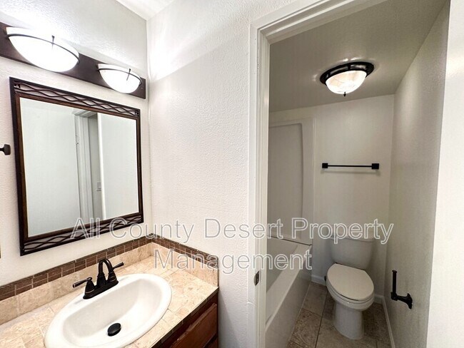 Building Photo - 5300 E Waverly Dr