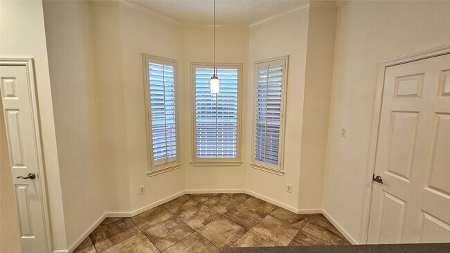 Building Photo - 305 Reinicke St