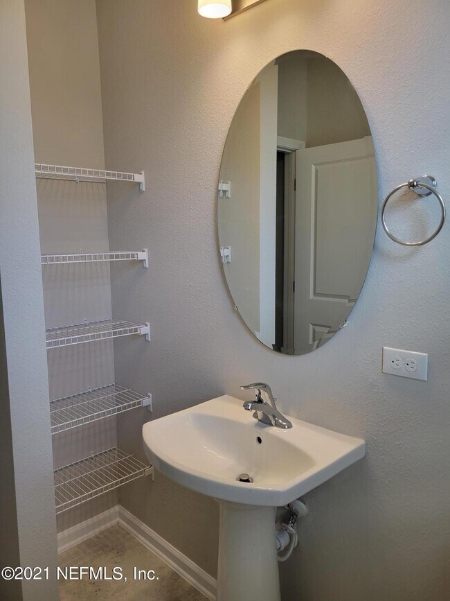 Building Photo - 334 Pine Bluff Dr