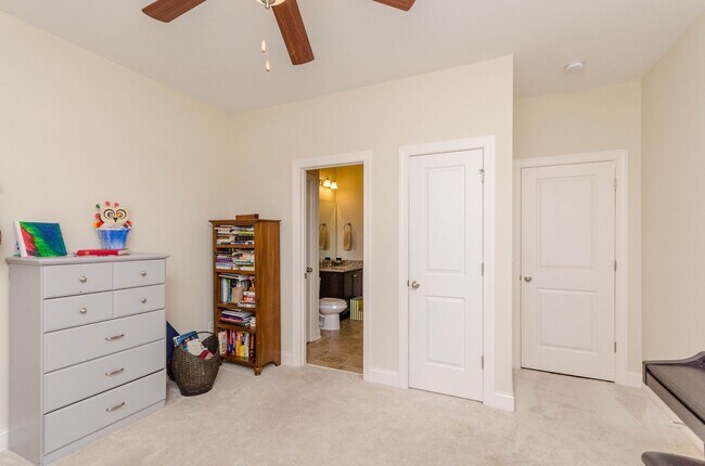 Building Photo - 255 Mimosa Dr