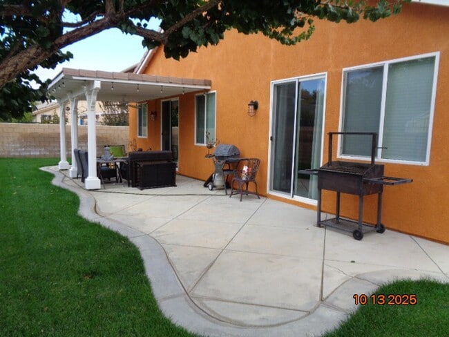 Building Photo - Immaculate One Story Home Offering 1989 sq. ft.