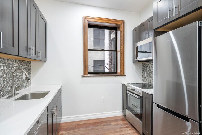 Building Photo - 453 W 140th St