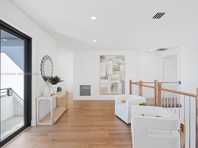 Building Photo - 19701 NE 16th Pl