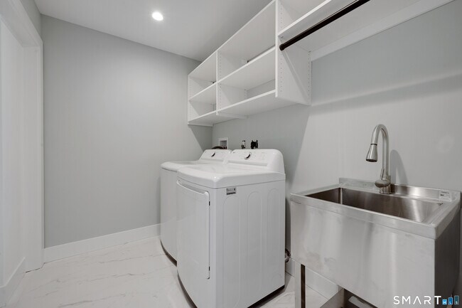 Building Photo - 20 Bouton St