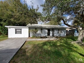 Building Photo - 3 bed / 2 bath Annual Rental Home in Brade...