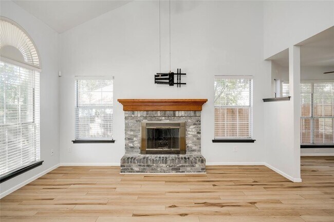 Building Photo - 1917 Windy Park Dr