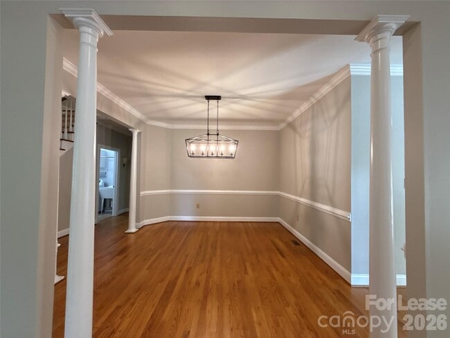 Building Photo - 2649 Willowbrook Dr