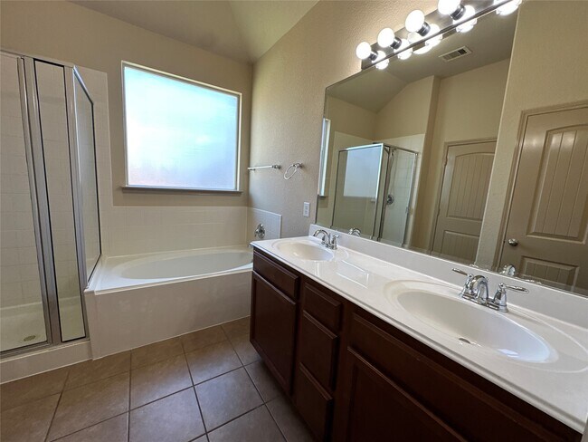 Building Photo - 6111 Grassy Haven Ln