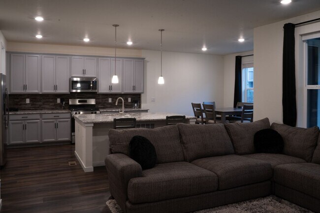 Building Photo - For Rent | $3,200/Month | 3 Bed | 3 Bath |...