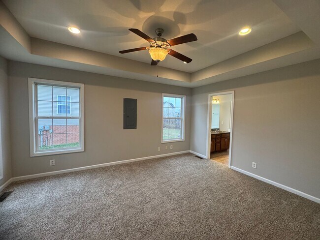 Building Photo - Gorgeous Single Family Home in Clarksville