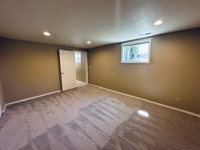 Building Photo - 2Bd/1Ba Seattle Home