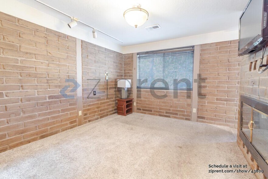 Building Photo - 3561 Castlebrook Rd
