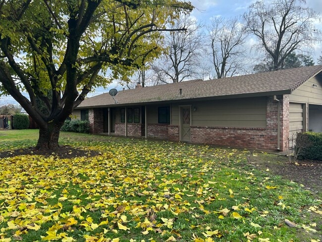 Building Photo - 3 Bed 2 Bath 3 Car Garage in Granite Bay with an Optional Fenced Pasture