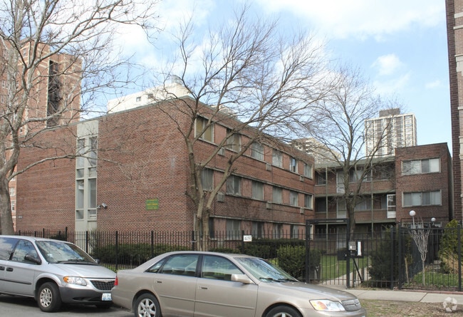 6131 N Winthrop Ave Apartments - 6131 N Winthrop Ave