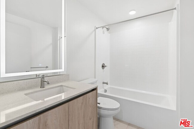 Building Photo - 2521 S Orange Dr