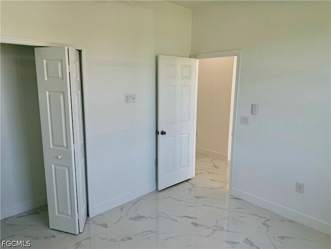Building Photo - 1208 NW 25th Pl