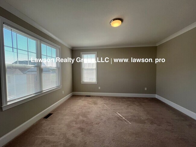 Building Photo - Upscale Three Bedroom in Colonial Green with Garage