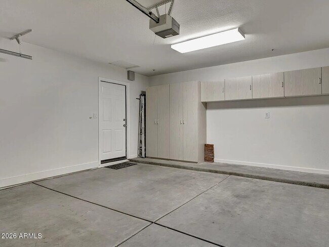 Building Photo - 7773 E Stallion Rd