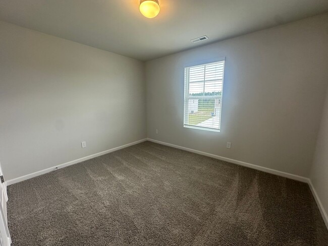 Building Photo - 191 Hornet Dr