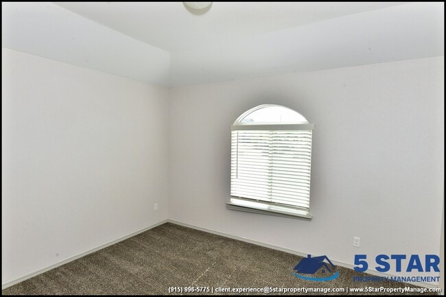 Building Photo - 14945 Tierra Escape Ave