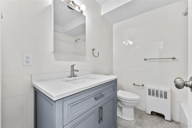 Building Photo - 200-04 39th Ave