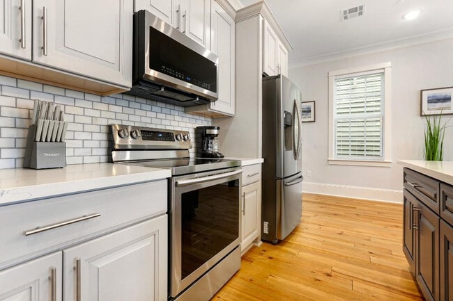 Building Photo - 1222 Carondelet St