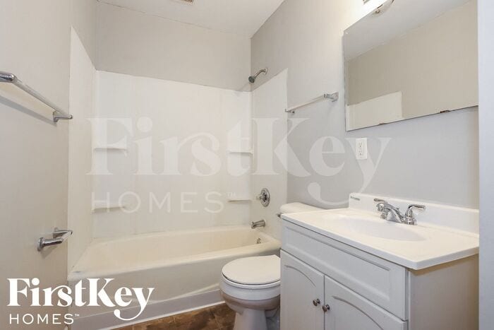 Building Photo - 5844 Sylvan Dr