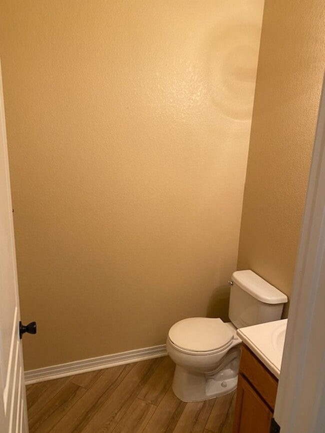 Building Photo - 3 bed 3 bath townhome - Ready 4/10/26