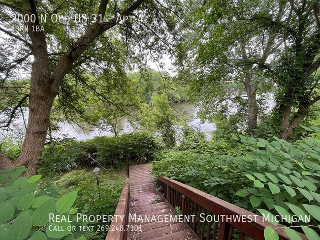 Building Photo - 2000 US-31