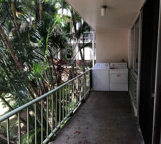 Building Photo - Fully Furnished spacious Studio, 1 Bath, 1...