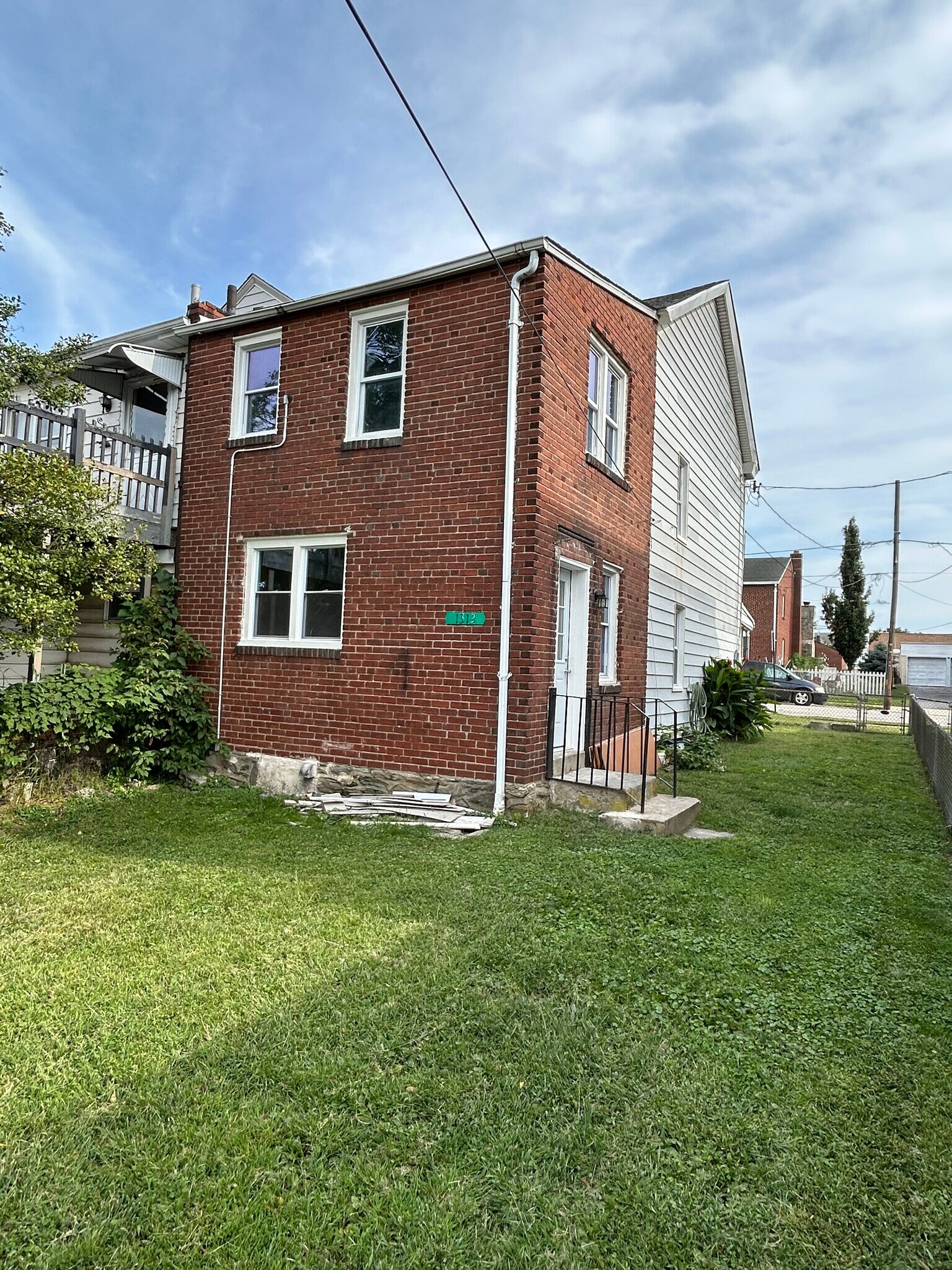 Building Photo - 1312 E 13th St