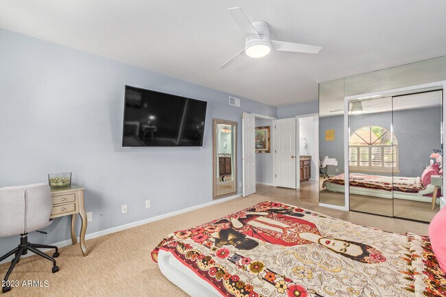 Building Photo - 10641 E San Salvador Dr