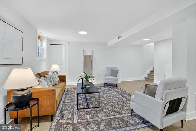 Building Photo - 8915 Sylvania St