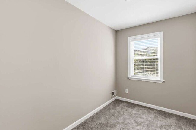 Building Photo - 3482 Dunhaven Rd