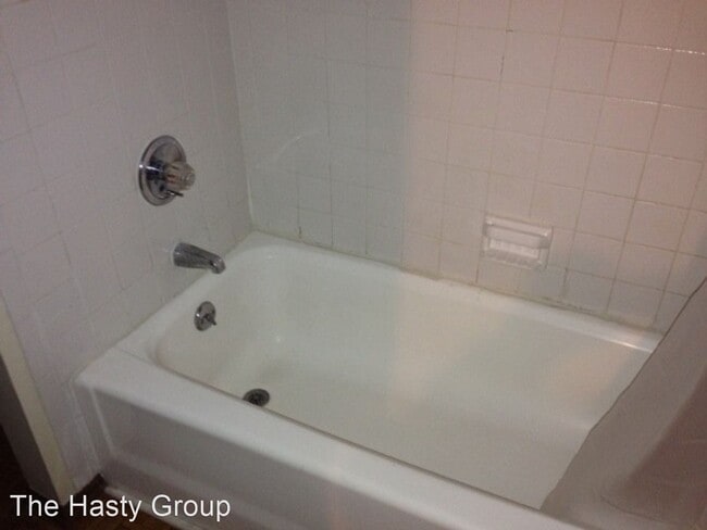 Building Photo - 2 br, 1.5 bath House - 8711 NW 82nd Tr Unit C