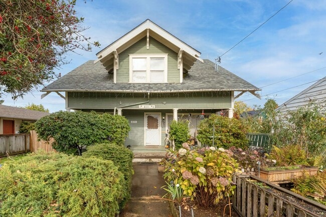 Primary Photo - Bright 2 bed, 1 bath in fantastic SE locat...