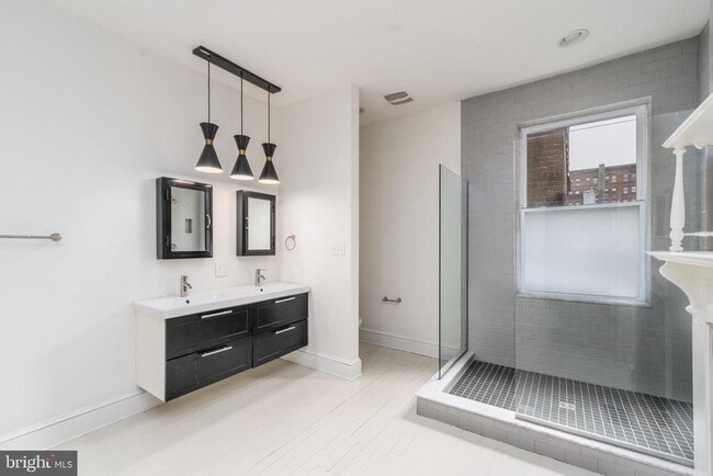 Building Photo - 216 E Biddle St