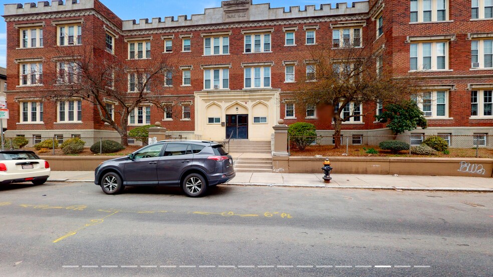 Building Photo - 16 Glenville Ave