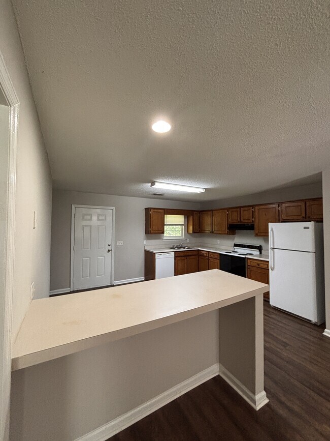 Building Photo - 201 Maderia Ct