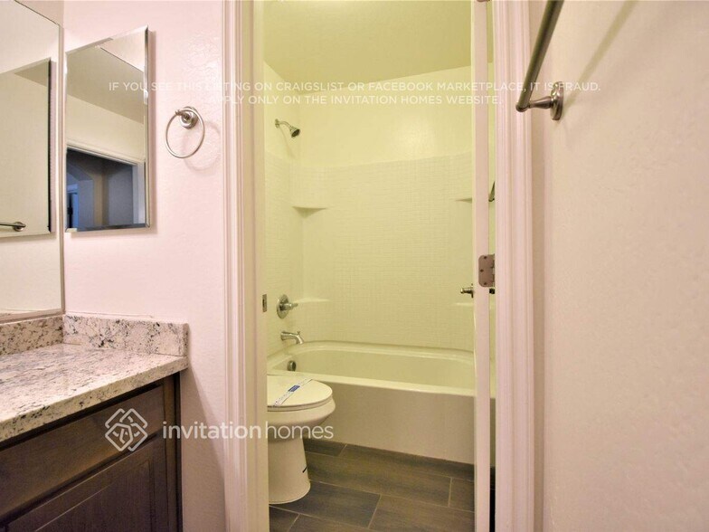 Building Photo - 3041 N Clanton St
