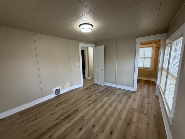 Building Photo - 708 N 10th St